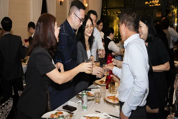 tiệc cho khách địa phương tại Đông Hà