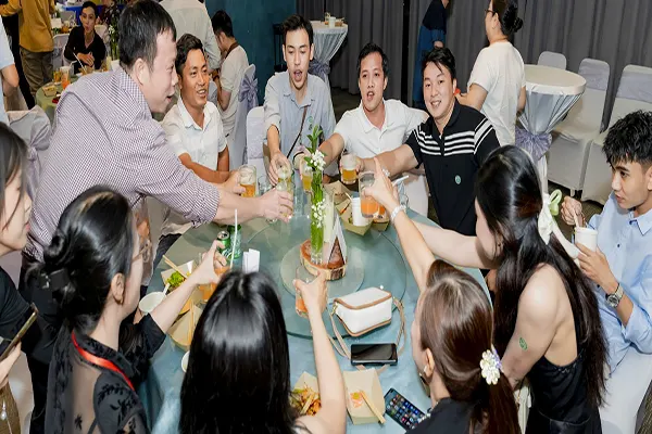 tổ chức tiệc cho khách địa phương tại Đông Hà