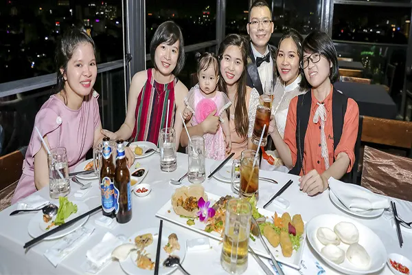tổ chức tiệc cho khách địa phương tại Đông Hà